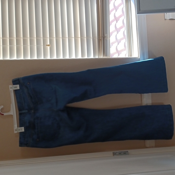 - Woman's  Jean's - Picture 3 of 3